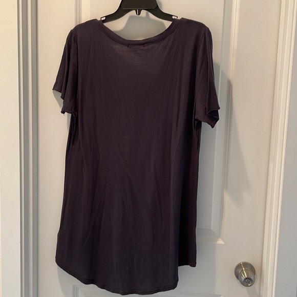 Casual High/Low Top - Picture 3 of 3